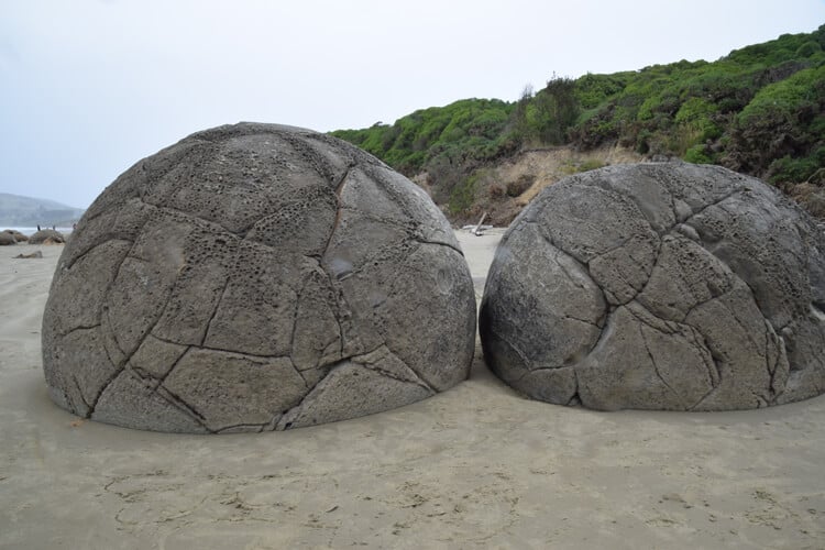 moeraki-boulders