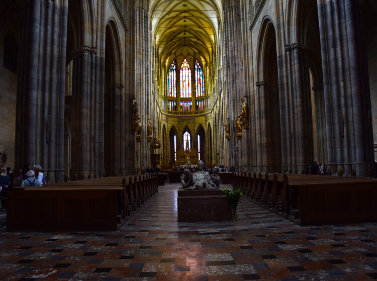 nef-cathedrale-saint-guy